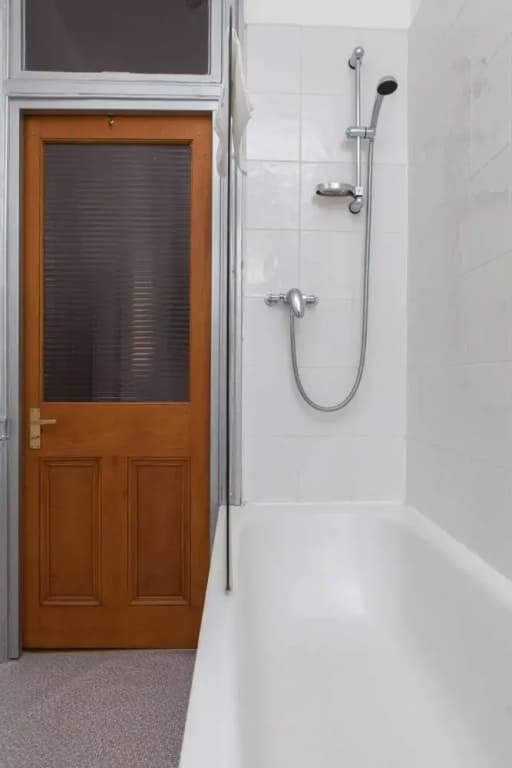 Stylish 3 Bedroom Flat - photo 8
