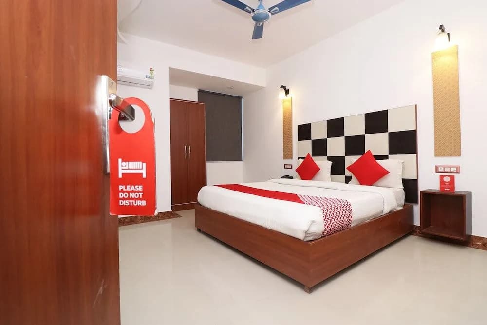 OYO 29952 D Comfort Residency - photo 3
