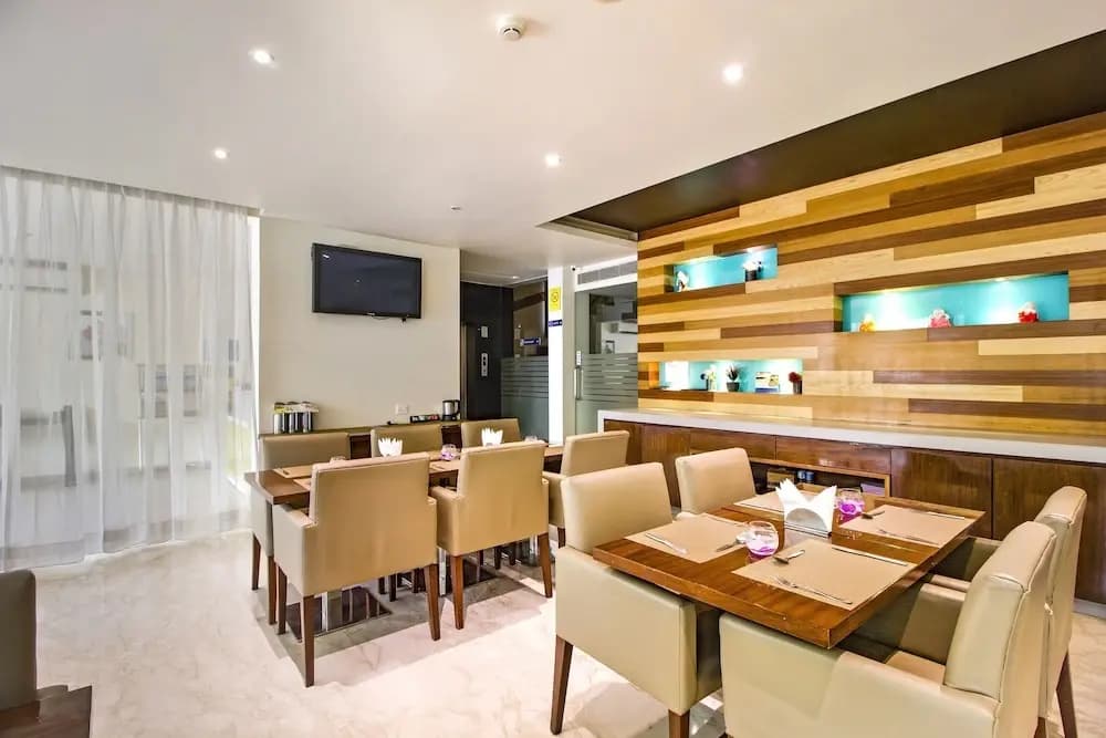 Cabana Hotel - photo 18