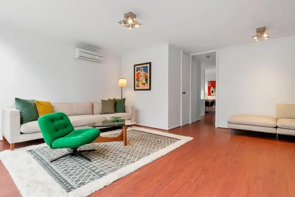 Spacious 3-bed Townhouse With Courtyard - photo 1