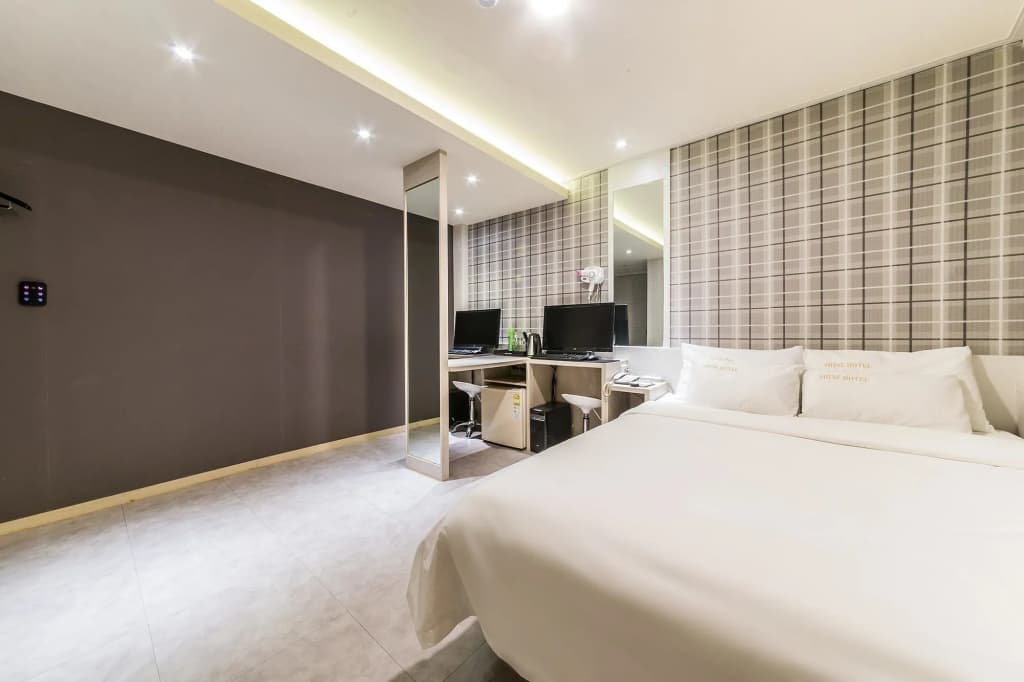 Shine Hotel - photo 11