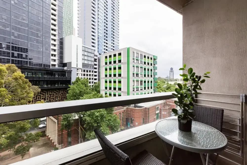 SANDRA, 1BDR Carlton Apartment - photo 5