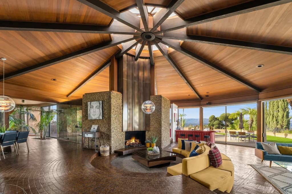 Via Vallarta - An Architecturally Significant California Modern Home - photo 15