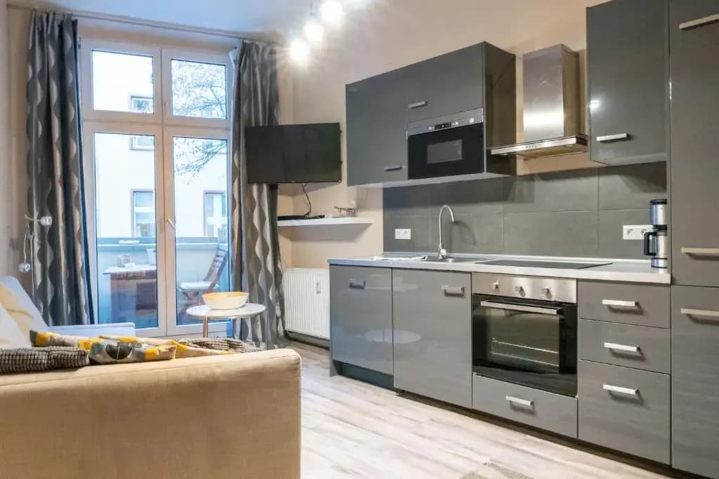 Upmarket Studio with Balcony in Friedrichshain - main photo
