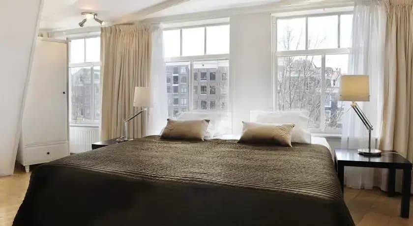 Red Light Residence - photo 3