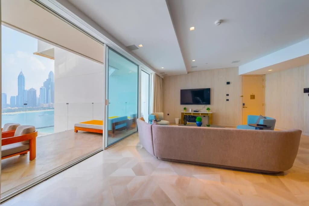 DXB - Five - 31302 - PJ - photo 6
