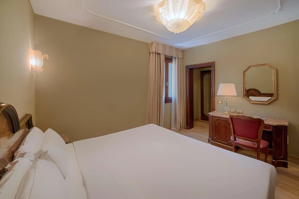 NH Venezia Santa Lucia Hotel - photo 4