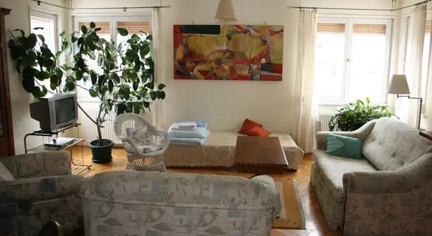 Karat Guesthouse - photo 2