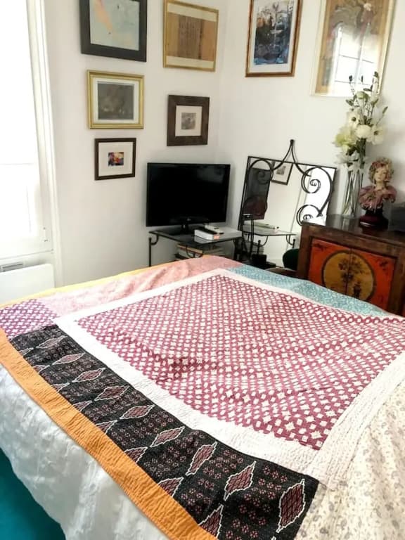 Apartment with One Bedroom in Paris, with Wonderful City View And Wifi - photo 2