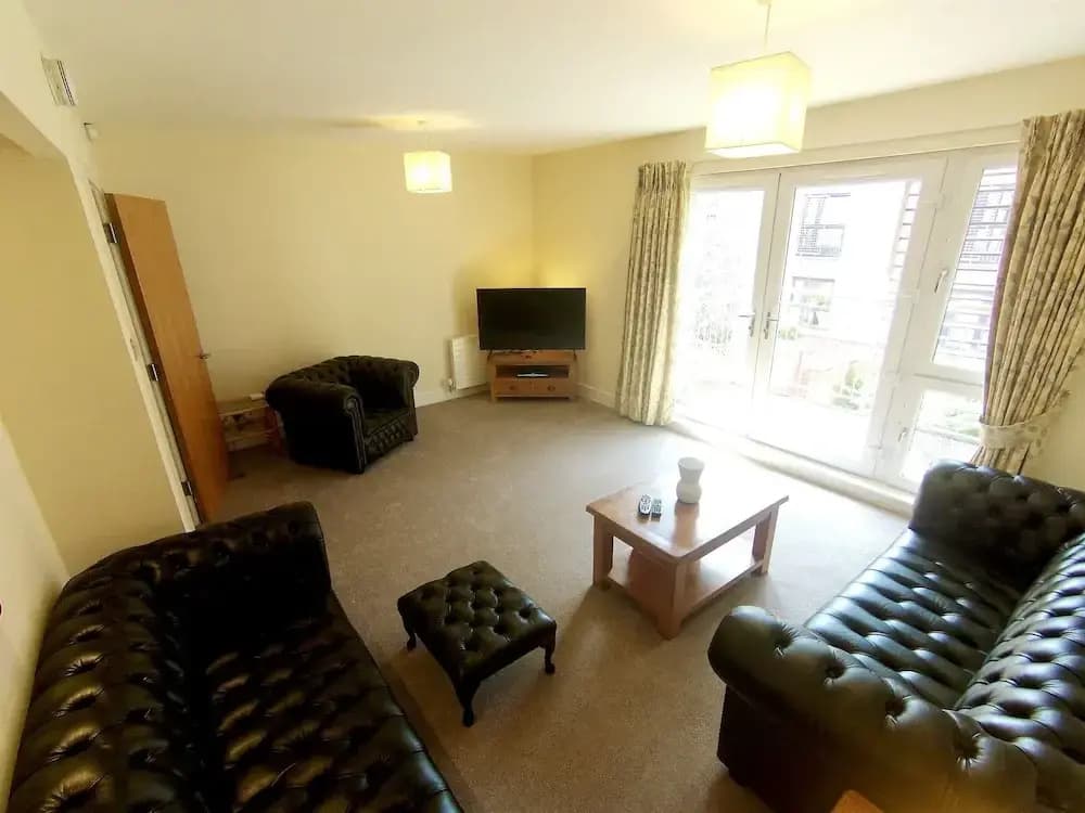Charming 4 Bedroom Apartment by Royal Botanic Garden - photo 10