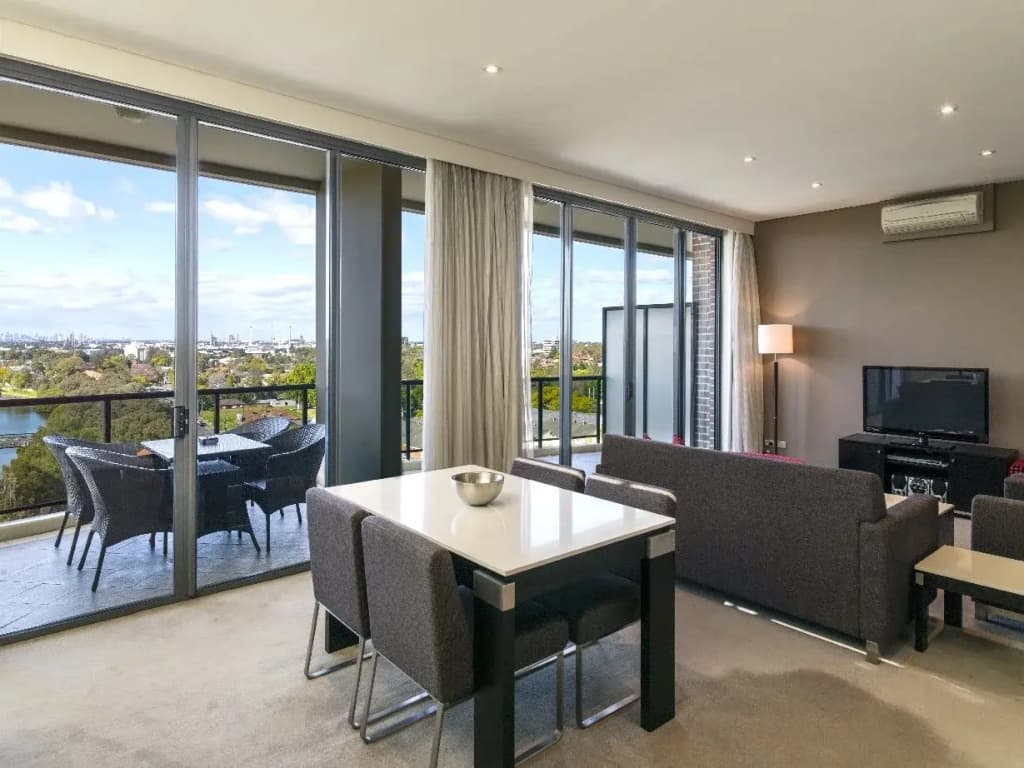 Meriton Suites George Street, Parramatta - photo 4