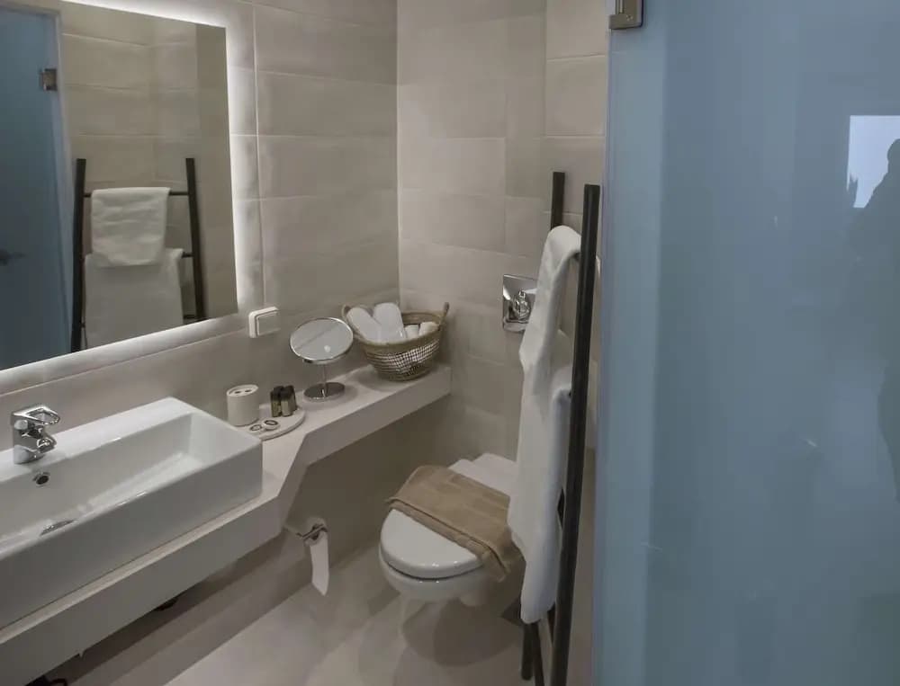 Ermou Stylish Suites by GHH - photo 7