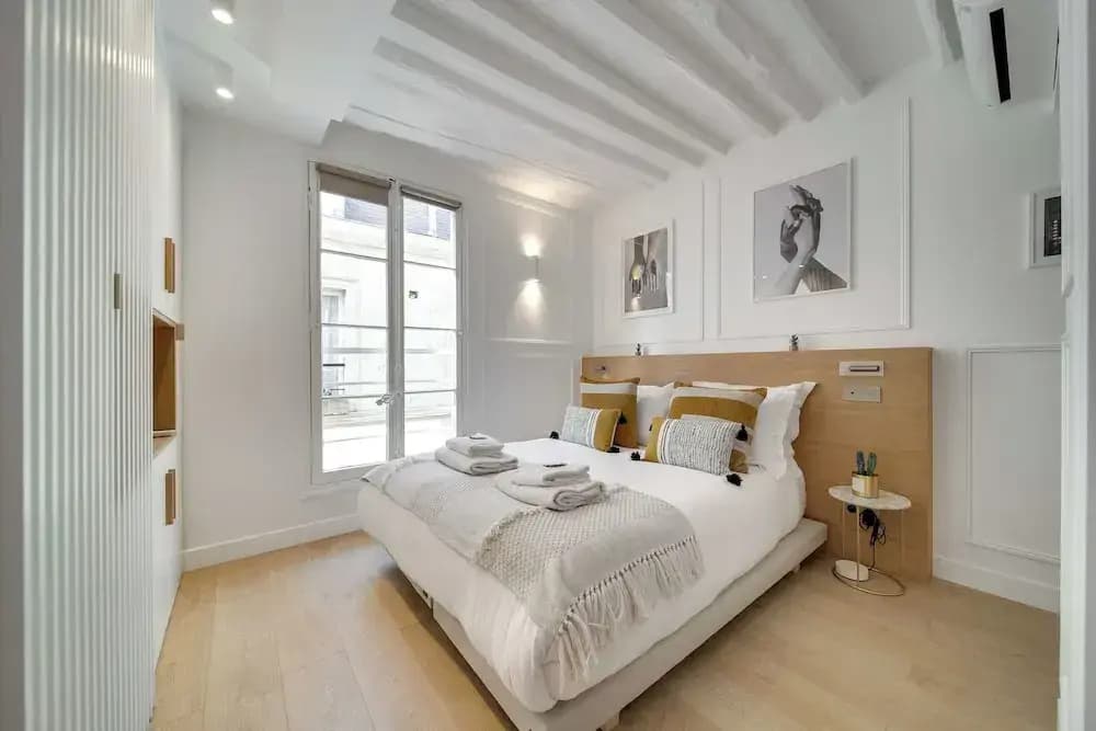 Amazing Historical Parisien Town House Next TO Louvre Area ! - photo 2