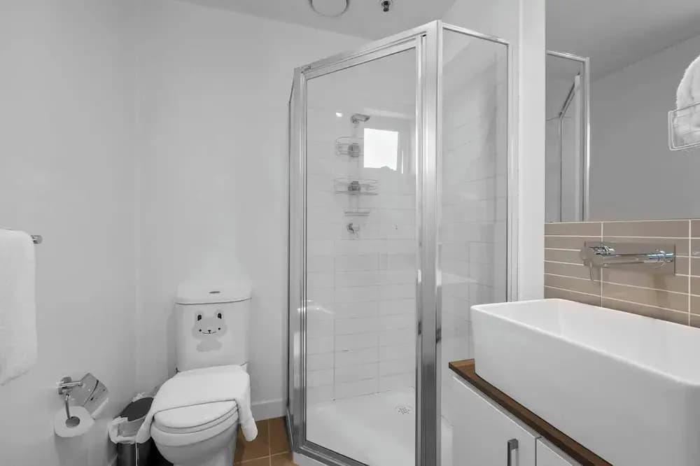 A Spacious 2BR Apt Near Melbourne Central - photo 8