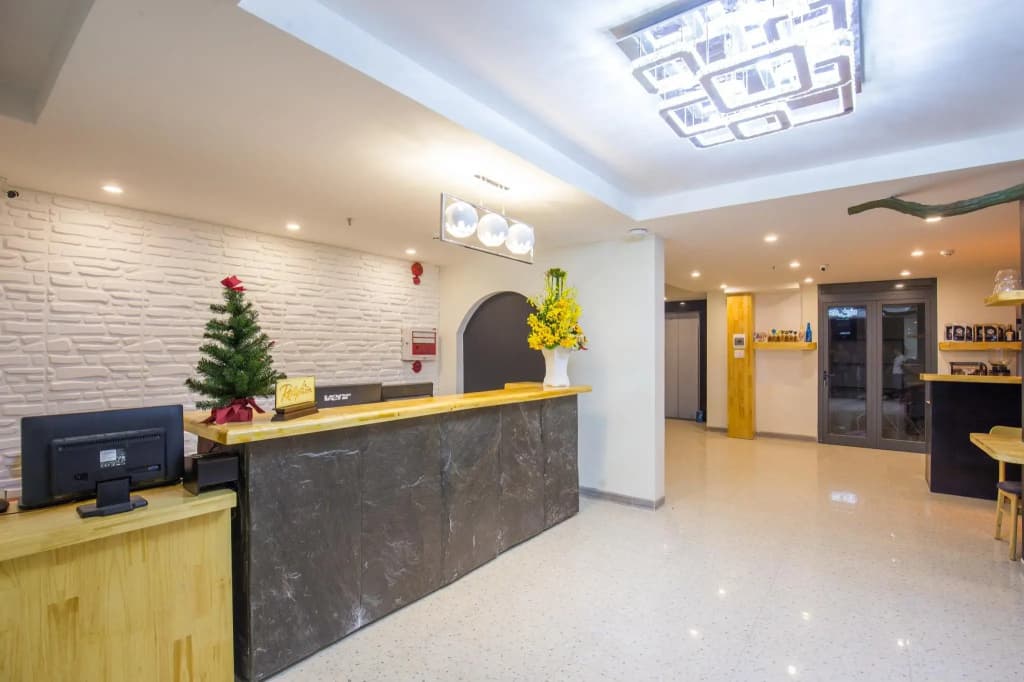 Namunamu Hotel & Apartments - photo 1