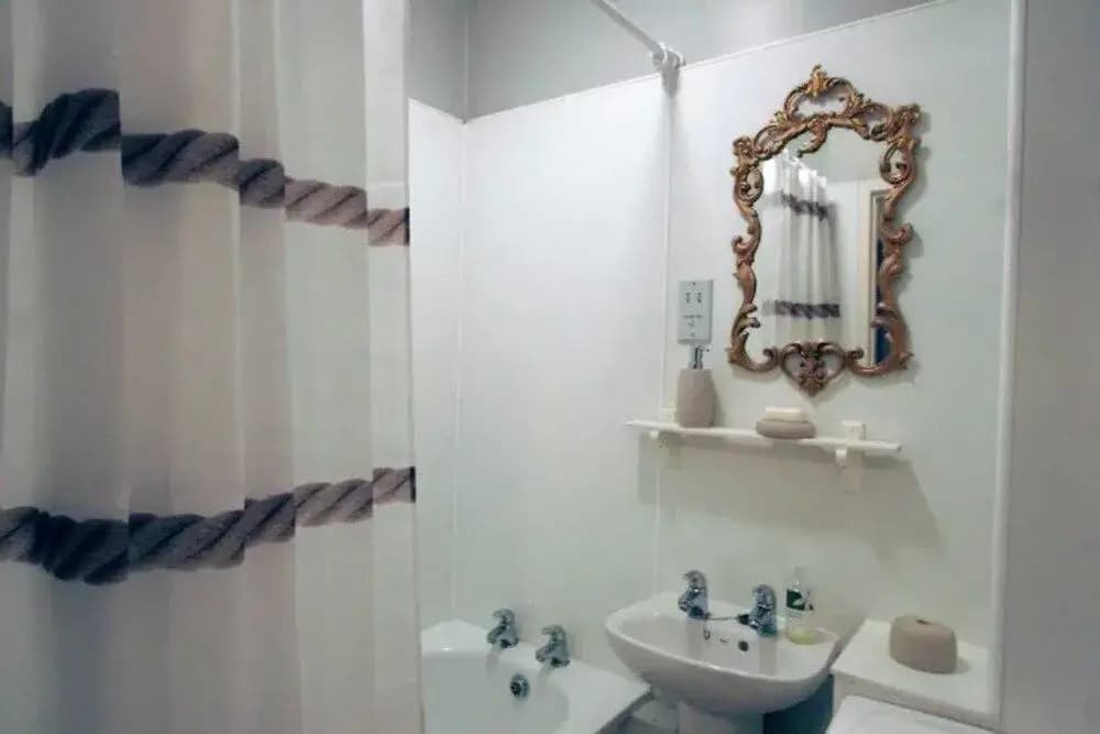 JOIVY Stylish Castle View Apartment - photo 7