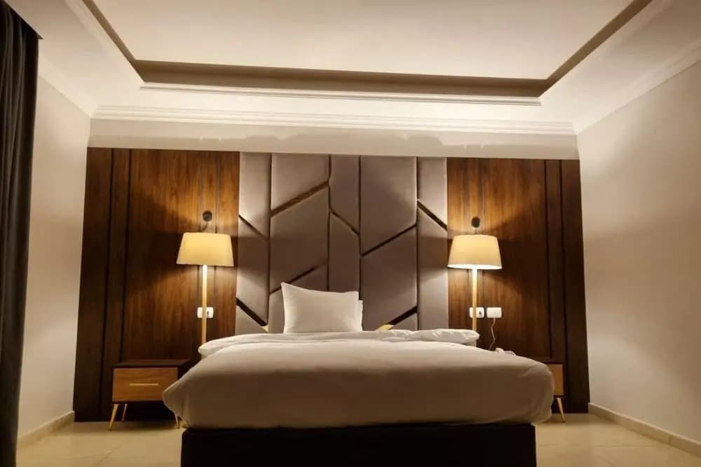 Grand Plaza Hotel - photo 4