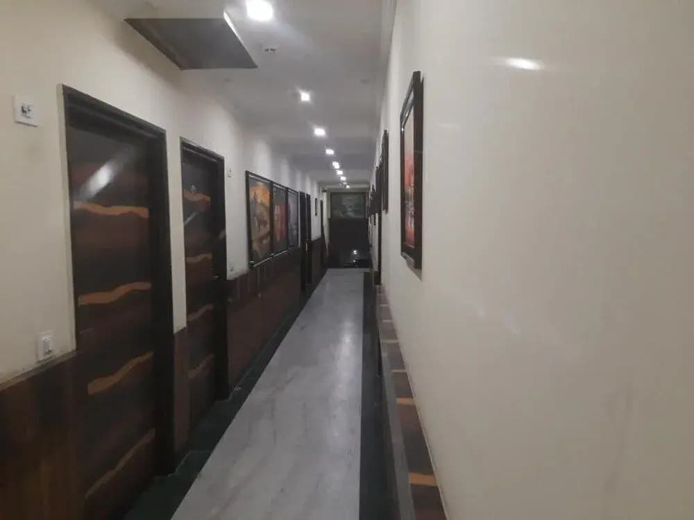 Hotel Mahajan International - photo 12