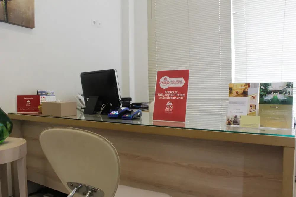 ZEN Rooms Kuningan Anggrek - photo 11