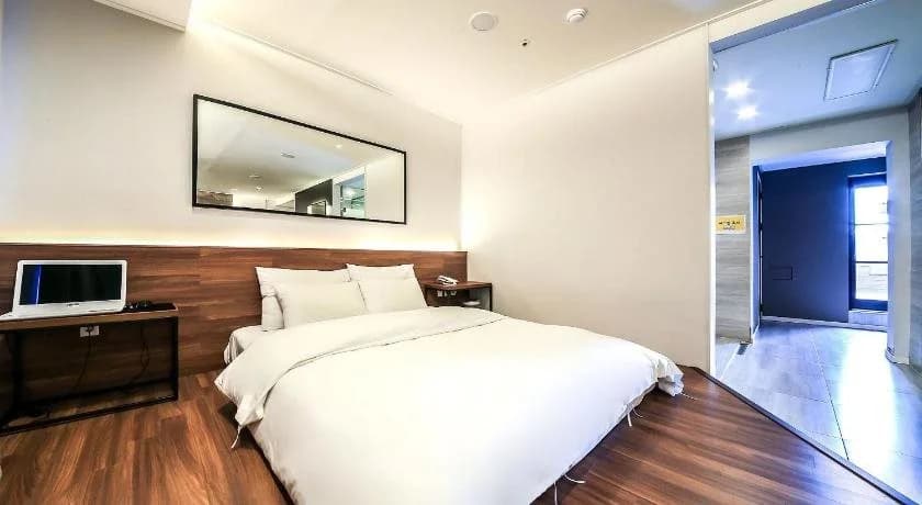 Blvd Hotel - photo 34