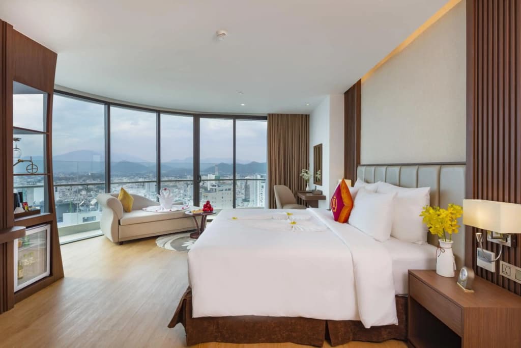 Regalia Gold Hotel - photo 2