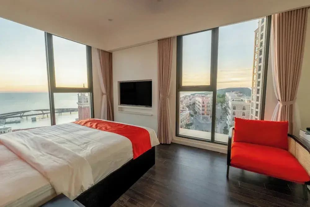 Hillside Sunset Apartment - photo 1