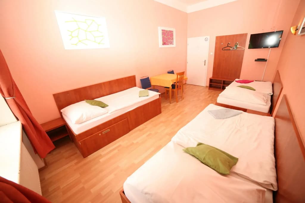 Leon hotel - photo 6