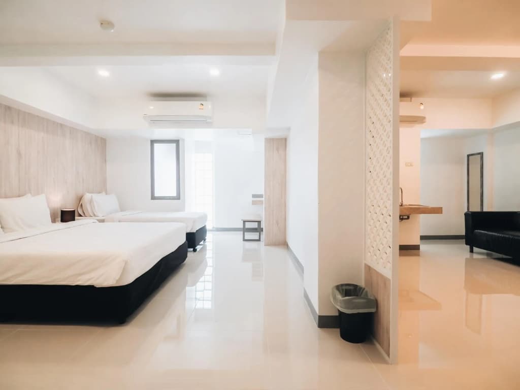 Loyy Hotel - photo 2