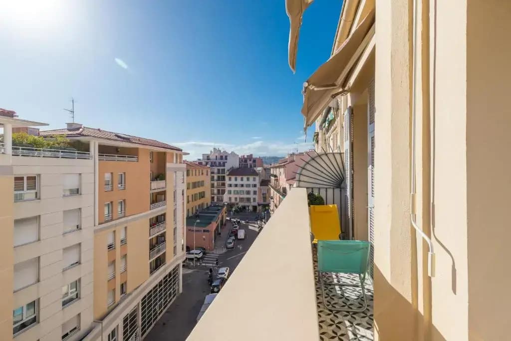 Cosy 1 Bdr Near Garibaldi Square - Top Floor & AC - photo 12