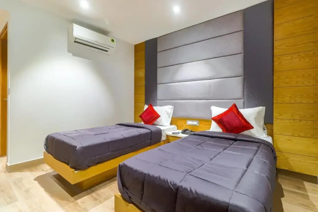 Hotel Bricks, Karol Bagh, New Delhi - photo 31