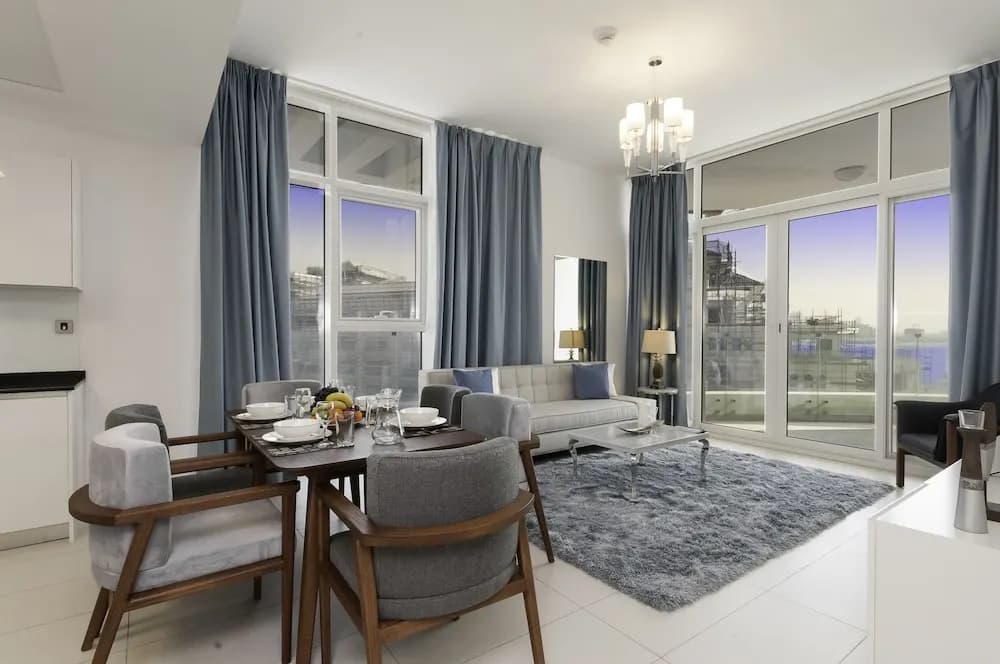 Luton Vacation Homes Royal Bay by Azizi - photo 6