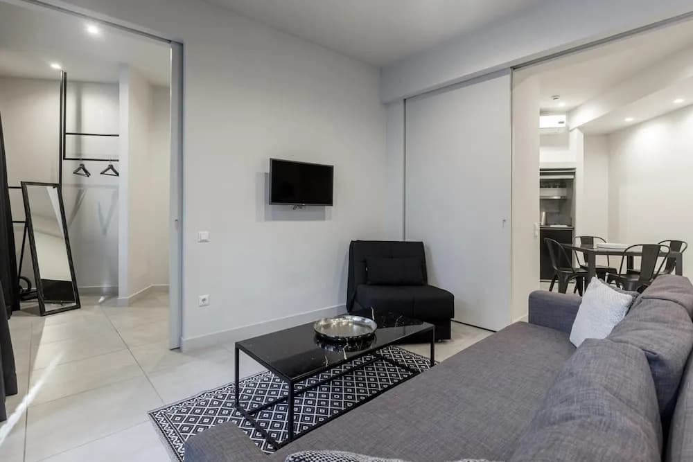 85 sqm in the Heart of Athens w Rooftop Deck - photo 2