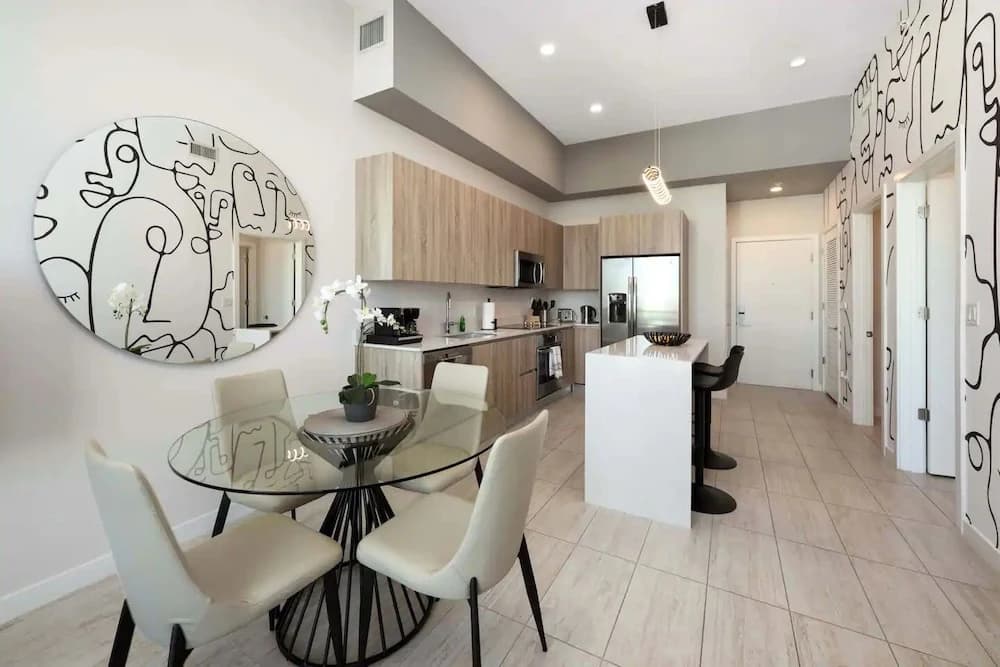 Modern Condo in Design District - photo 32