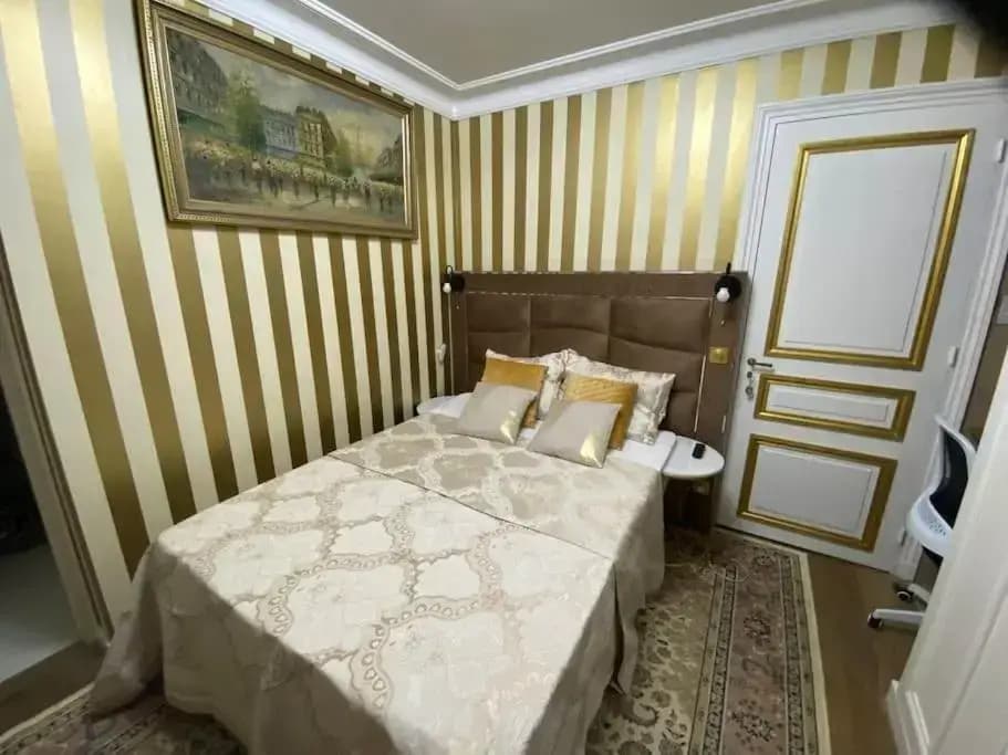 Renovated 23 2br 6p Champs Elysees-Arc de Triomphe - photo 1