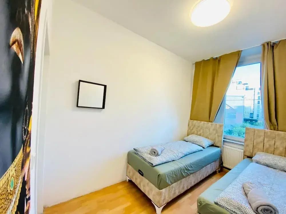 Rooms in Cozy 4BR Shared Apt Central - photo 8