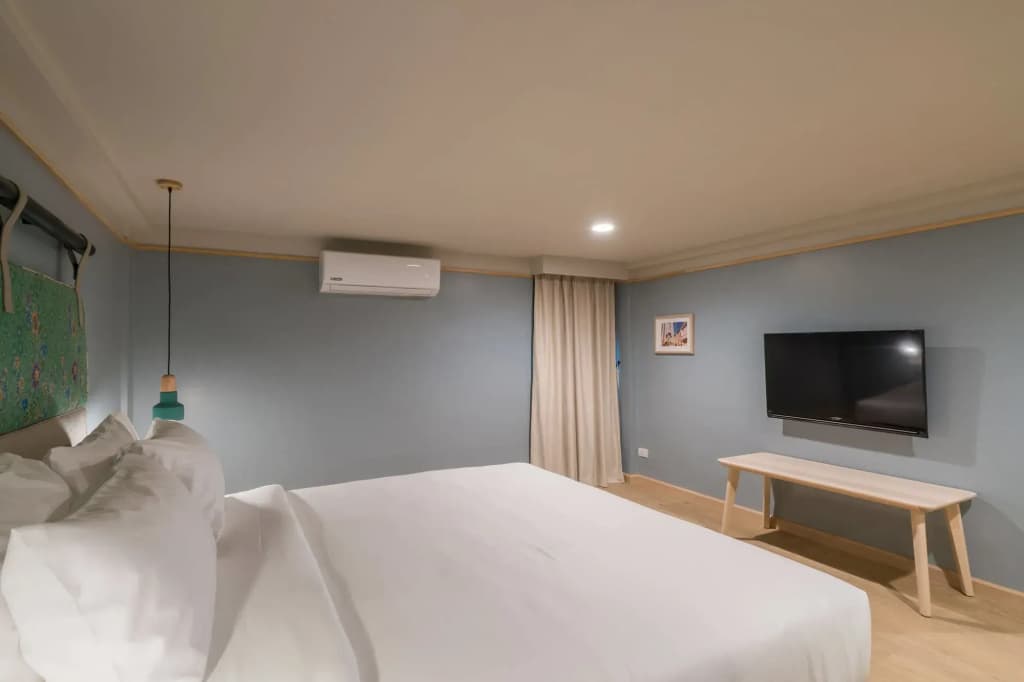 The Blanket Hotel - photo 2