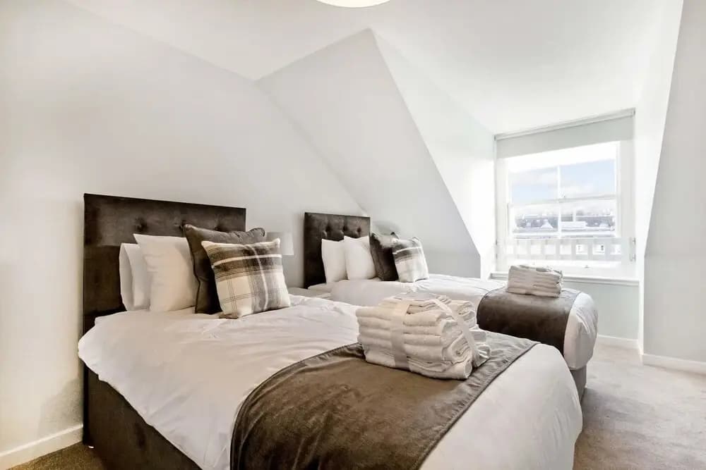 Stunning Interior Designed Apartment - photo 5