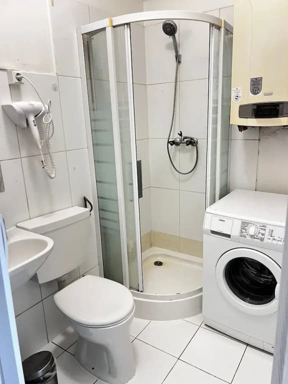 Pleasant 2BR Apt Near U6 Schöpfwerk - photo 7