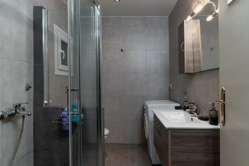 Apartment at the foothills of Acropolis - photo 8