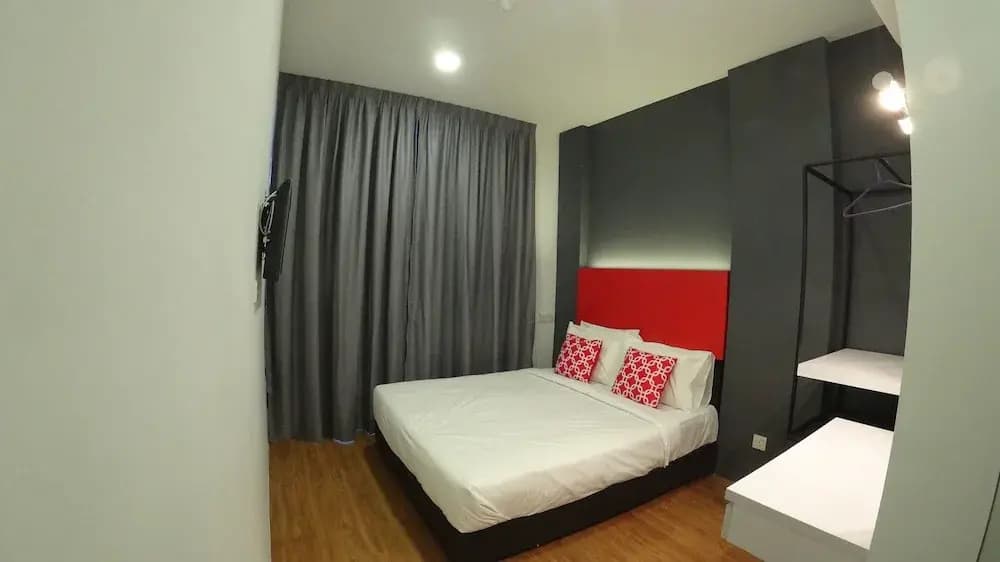 The Red Hotel - photo 4
