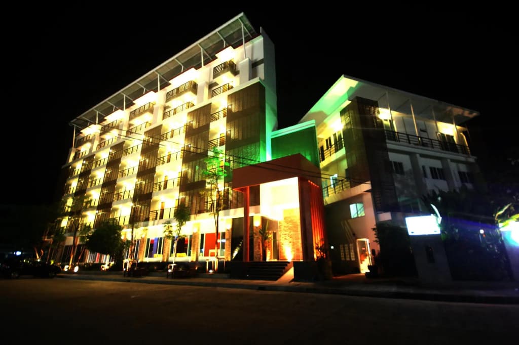 Twin Hotel - main photo