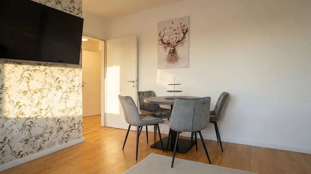 Central Vienna Modern 1BR Apt Balcony - photo 4