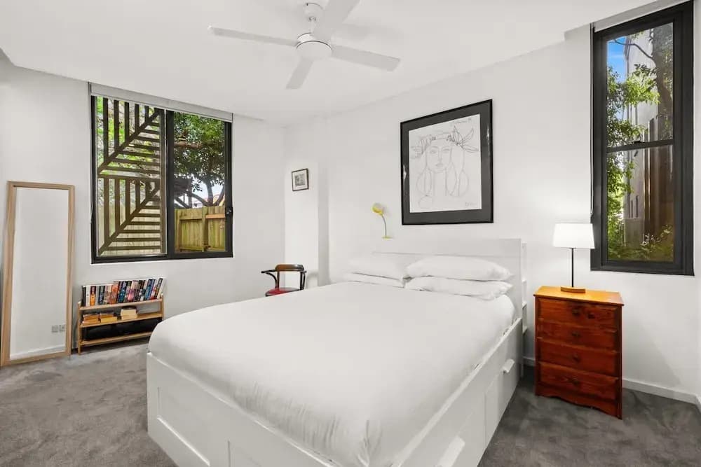 Spacious 2-bed Retreat With BBQ & Courtyard - photo 9