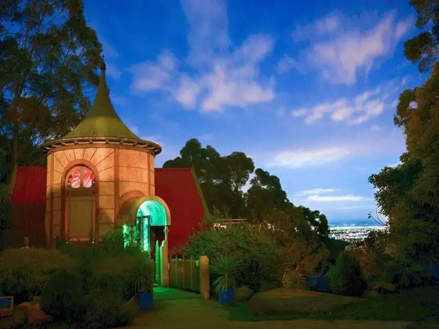 Camelot Tower And Penthouse - photo 16
