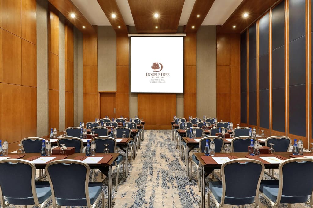 DoubleTree by Hilton Resort & Spa Marjan Island - photo 18