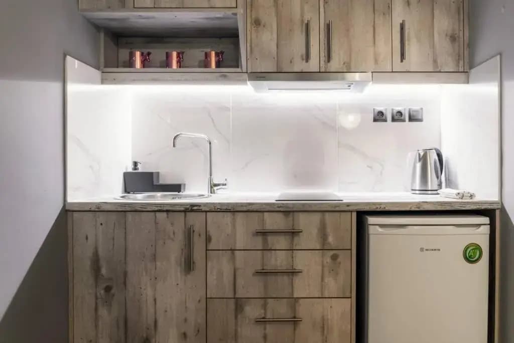 Superb suite on Aiolou street - photo 17
