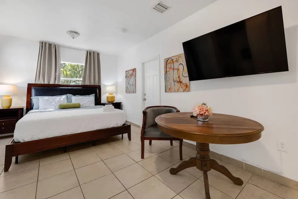 Art King Suite With Priv Bath - photo 3