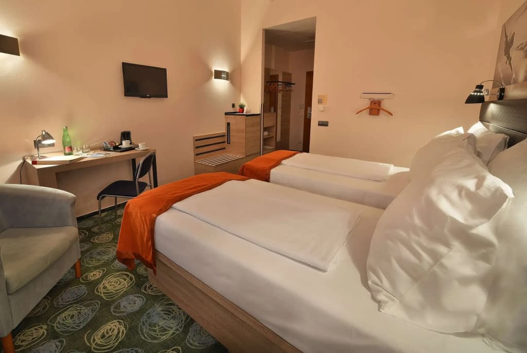 Ramada by Wyndham Airport Prague - photo 6