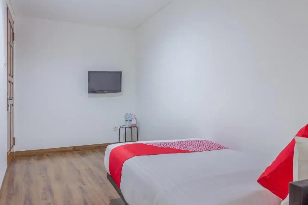 OYO 366 Thamadhiro Residence - photo 6