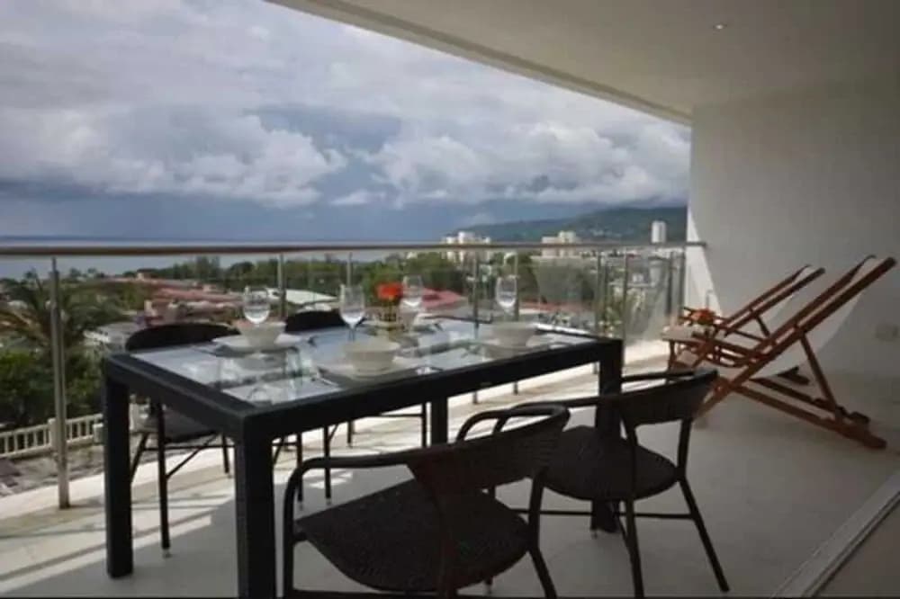 Sunset Plaza Holiday Apartment - photo 11